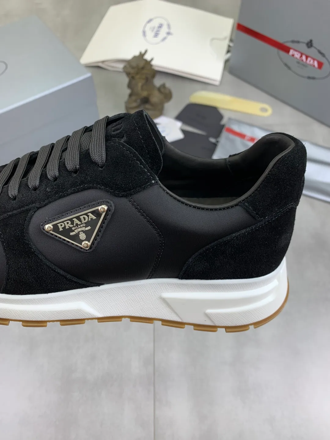 Men's men's shoes💰P580💰【New model】Top quality, new popular models on the official website, which will never go out of style for a century,🆘 The trendy brand (Prada) mainly promotes popular models, avant-garde and versatile fashionable men's shoes, private version molding, cowhide surface splicing 1:1 oil edge processing... fashionable and simple, original imported cowhide interior cowhide feet; the atmosphere and personality are more fashionable, eye-catching and pursuing class. It will subvert old ideas and be a must-have for fashionistas who want to spend time with you! Must keep it! High-end comfort, high-end quality workmanship. Size: 38-44 Various colors available. full package